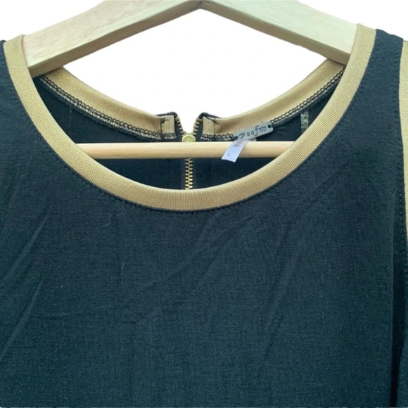 Poof LARGE BLOUSE BLACK WITH GOLD TRIM WITH ZIPPER IN BACK - Picture 4 of 4